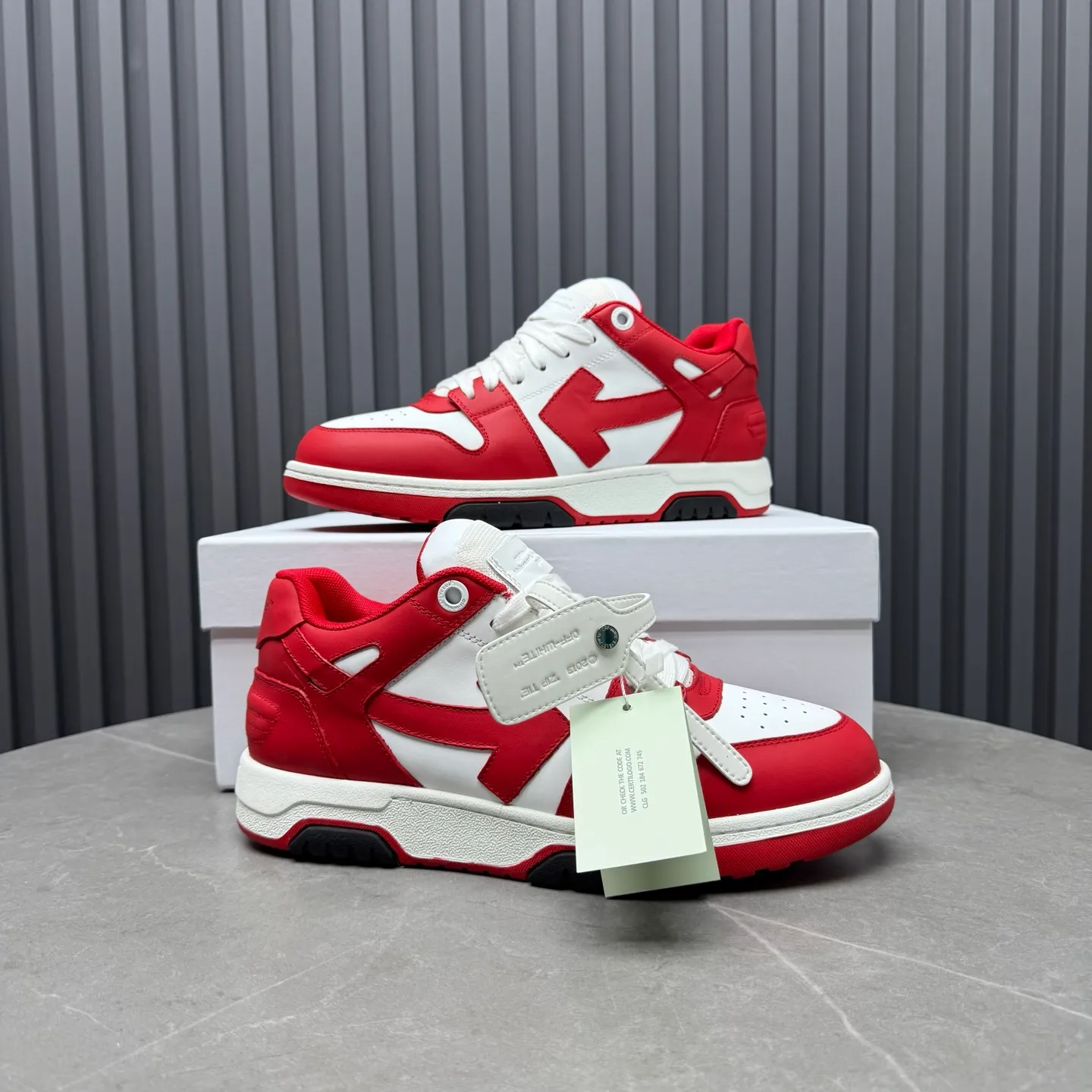 【off- white】P: 620💰Couple model👫, Size: 35-44 (Customized for men 38.45.46) High-quality version👊 "Out of office" series original molding, original lasting, production process 1:1 Original ➰OFF GRAY WHITE OW ➰ First-layer cowhide Imported skin-friendly and environmentally friendly polyester mesh Original molding high elastic and environmentally friendly molding pad Made with the original lasting process. The original molded rubber outsole (never yellows and deforms) has a super correct shape, bright color and strong three-dimensional effect👍. Packaging💯Full set of packaging synchronized with the official website (branded paper, certificate of quality, branded cloth bag)